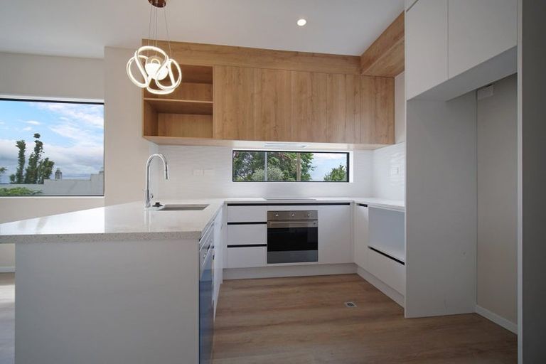 Photo of property in 95c Woodglen Road, Glen Eden, Auckland, 0602