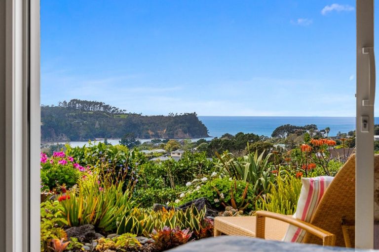 Photo of property in 15 Seaview Crescent, Hatfields Beach, Orewa, 0931