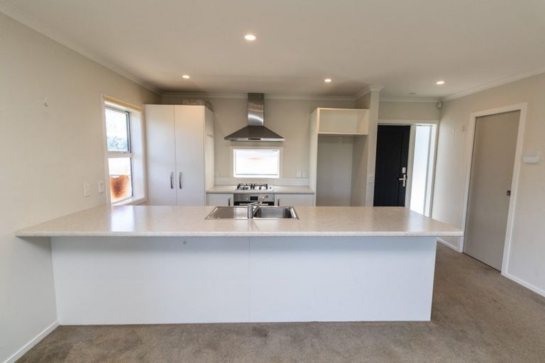 Photo of property in 1/20 Glanmire Road, Newlands, Wellington, 6037
