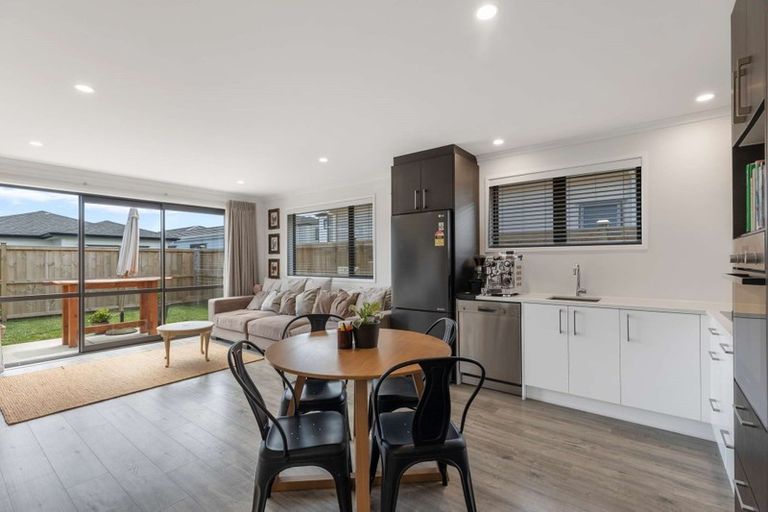 Photo of property in 11 Survila Street, Takanini, 2110