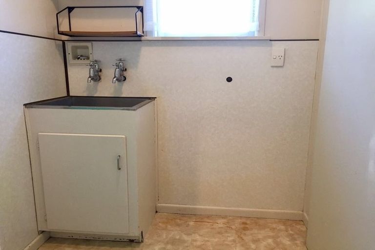 Photo of property in 21a Page Point, Mellons Bay, Auckland, 2014