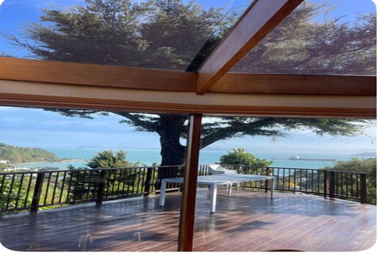 Photo of property in 5 Whiorau Grove, Lowry Bay, Lower Hutt, 5013