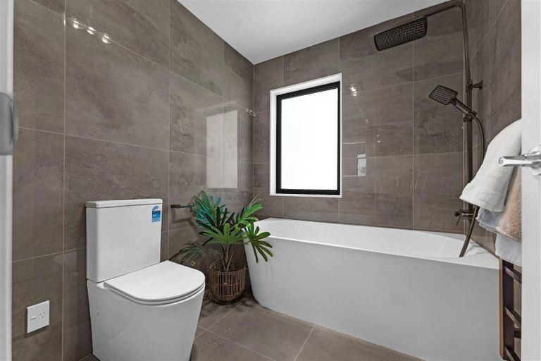 Photo of property in 20 Piringa Road, Pukekohe, 2120