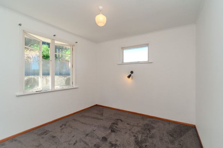 Photo of property in 28 Huntingdon Street, Northland, Wellington, 6012