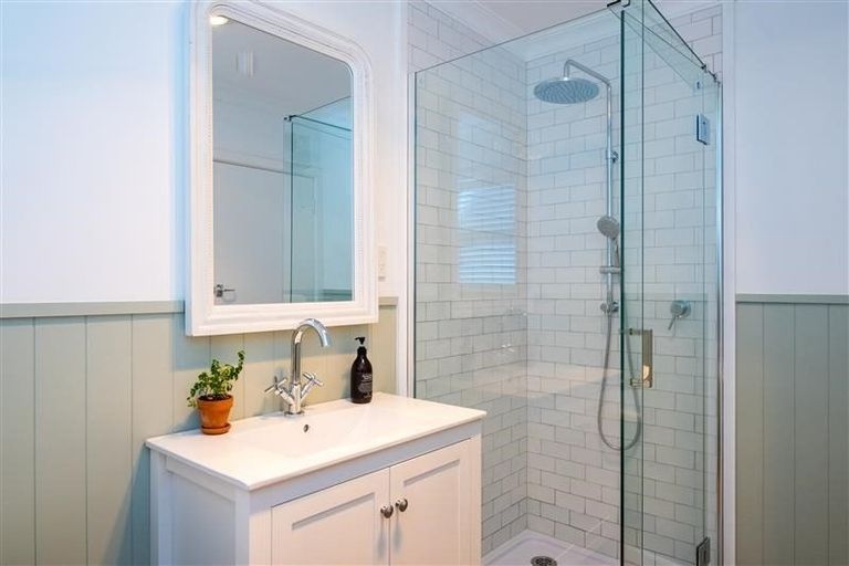 Photo of property in 2 Lovat Street, Havelock North, 4130