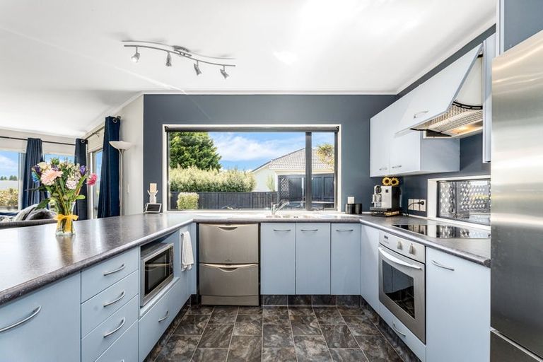 Photo of property in 21 Joseph Banks Drive, Whitby, Porirua, 5024