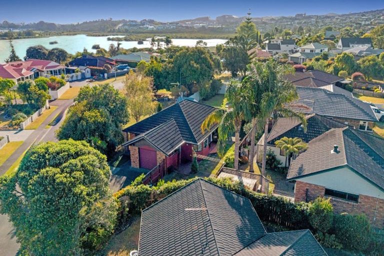 Photo of property in 26 Settlers Grove, Orewa, 0931