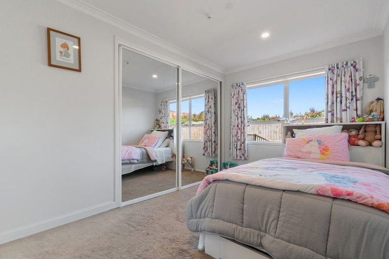 Photo of property in 8 Rarahu Place, The Gardens, Auckland, 2105