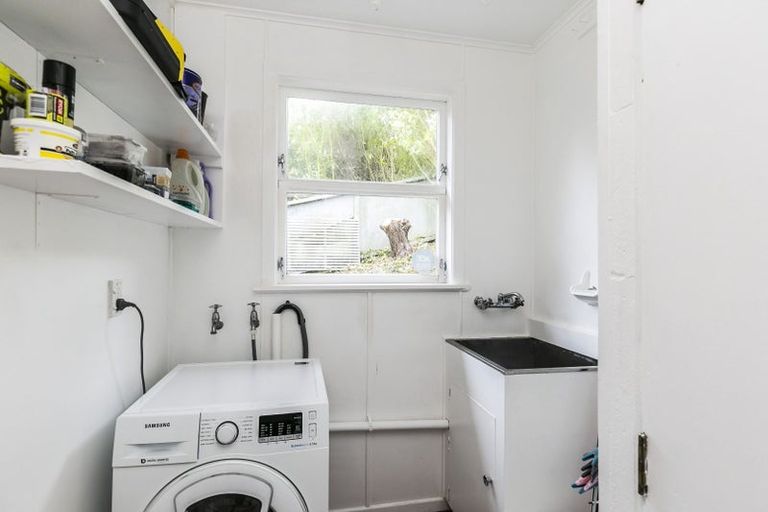 Photo of property in 51 Turville Crescent, Newlands, Wellington, 6037