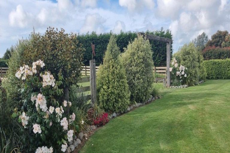 Photo of property in 9 Waipuna Grove, Levin, 5571