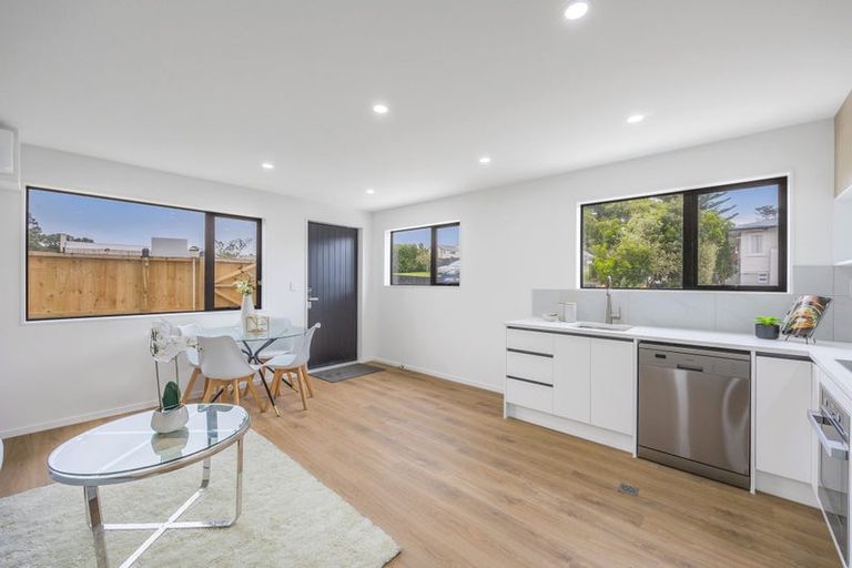 Photo of property in 49b Golf Road, New Lynn, Auckland, 0600