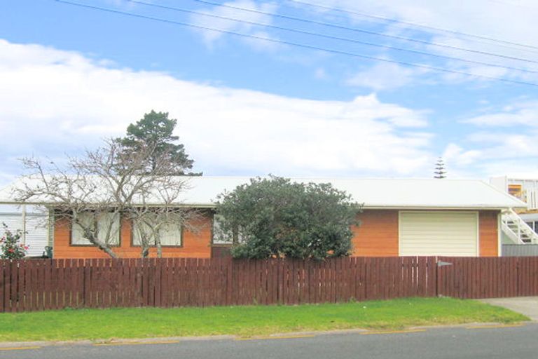 Photo of property in 102 Barbara Avenue, Whangamata, 3620
