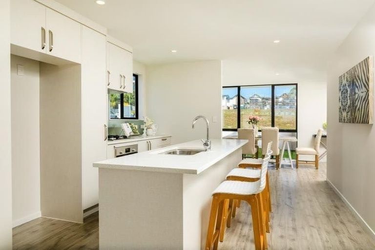 Photo of property in 8 Seafarer Crescent, Stanmore Bay, Whangaparaoa, 0932