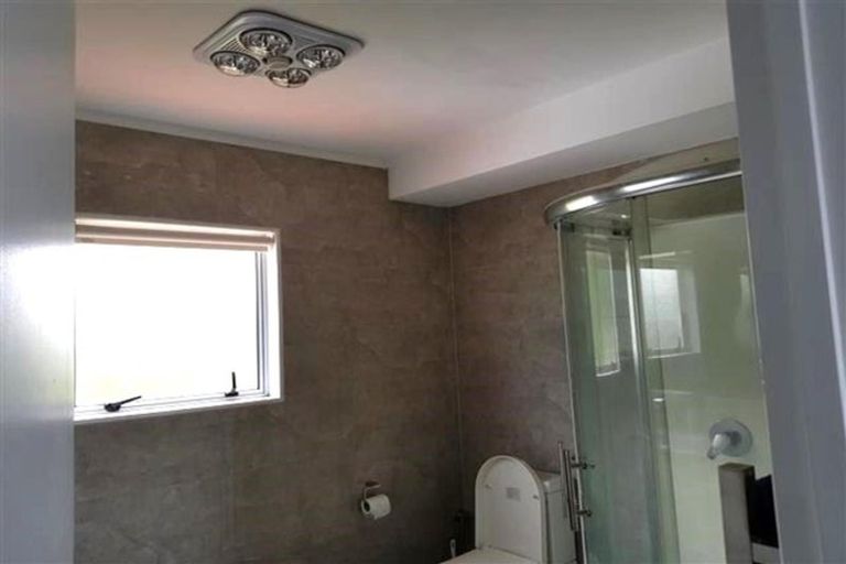 Photo of property in 10 Mcclintock Road, Massey, Auckland, 0614