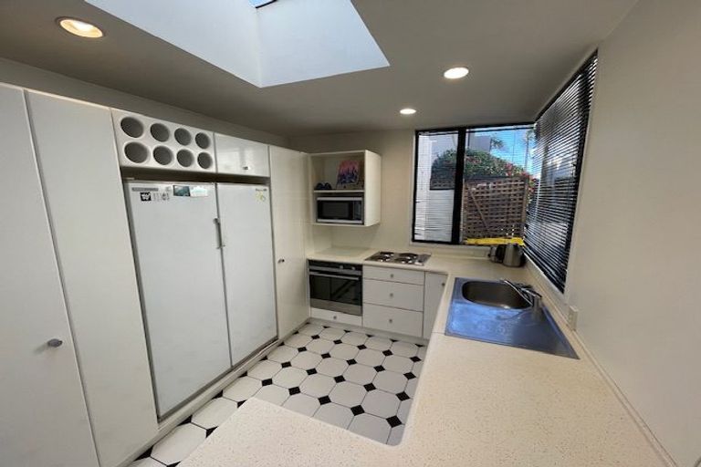 Photo of property in 2/12 Craig Road, Milford, Auckland, 0620