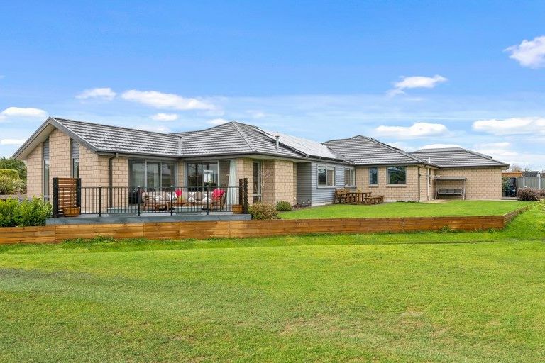 Photo of property in 28 Springwater Avenue, Northwood, Christchurch, 8051