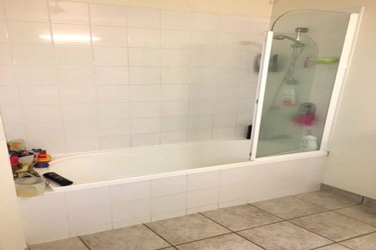 Photo of property in 35 Calypso Way, Unsworth Heights, Auckland, 0632