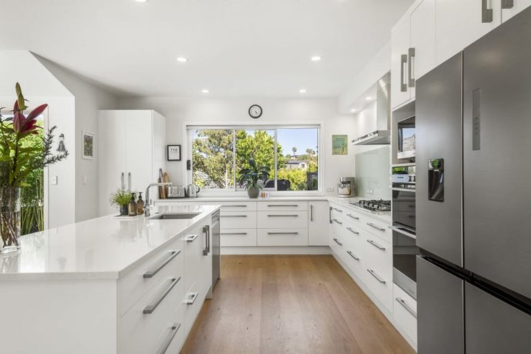 Photo of property in 8 Tree Fern Trail, Campbells Bay, Auckland, 0630