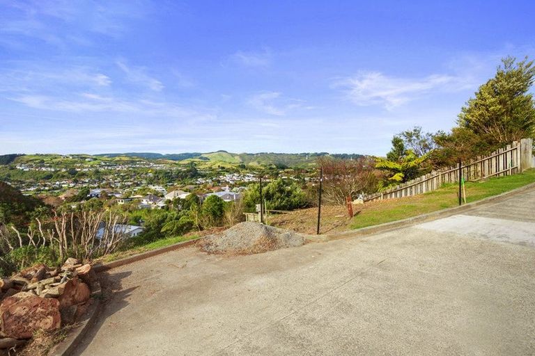 Photo of property in 58d Lincoln Avenue, Tawa, Wellington, 5028