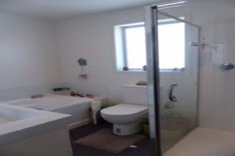 Photo of property in 11a Pinkerton Grove, Newlands, Wellington, 6037