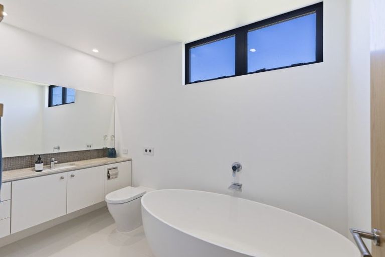 Photo of property in 5 Barrett Road, Spotswood, New Plymouth, 4310