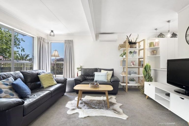 Photo of property in 2a Makatote Grove, Churton Park, Wellington, 6037