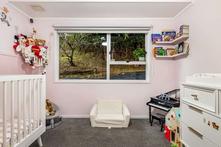 Photo of property in 11 Beaudine Avenue, Glenfield, Auckland, 0629