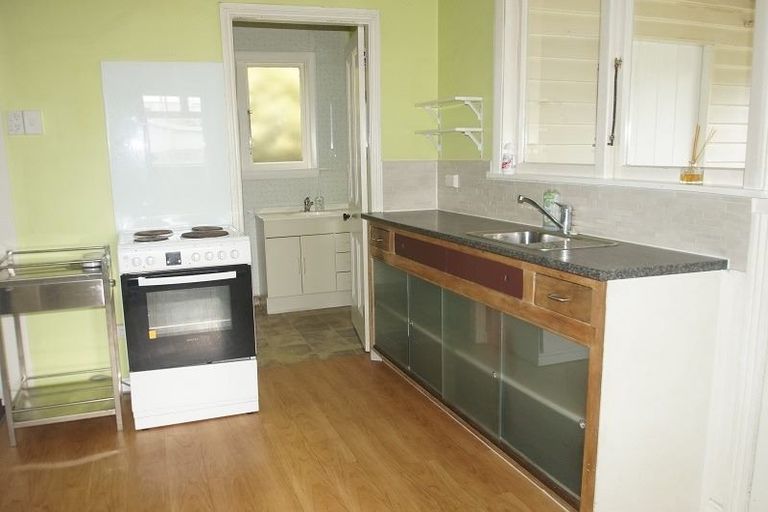 Photo of property in 21 Defoe Place, Waltham, Christchurch, 8023