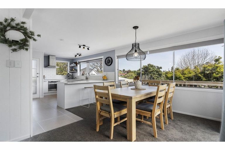 Photo of property in 43 Archmillen Avenue, Pakuranga Heights, Auckland, 2010