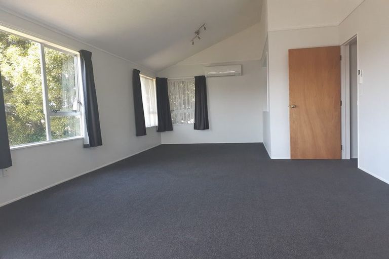 Photo of property in 1 Raelene Place, Massey, Auckland, 0614