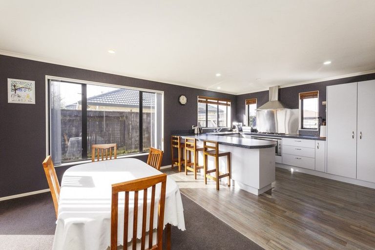 Photo of property in 23 Geneva Terrace, Kelvin Grove, Palmerston North, 4414