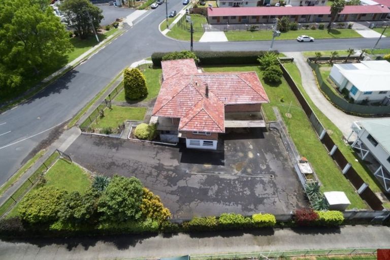 Photo of property in 2 Great South Road, Papakura, 2110