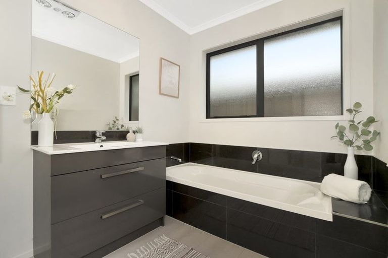 Photo of property in 9 Hiria Crescent, Papamoa Beach, Papamoa, 3118