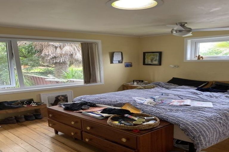 Photo of property in 1 Taioma Crescent, Te Atatu Peninsula, Auckland, 0610