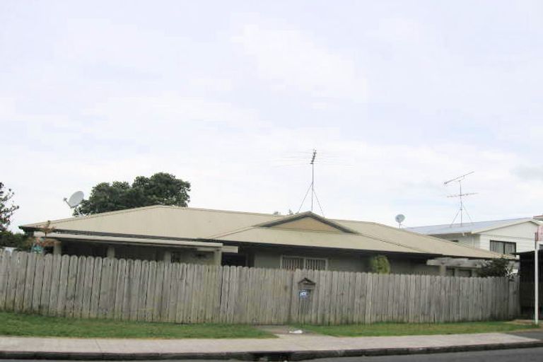 Photo of property in 2 Nandana Drive, Glen Eden, Auckland, 0602