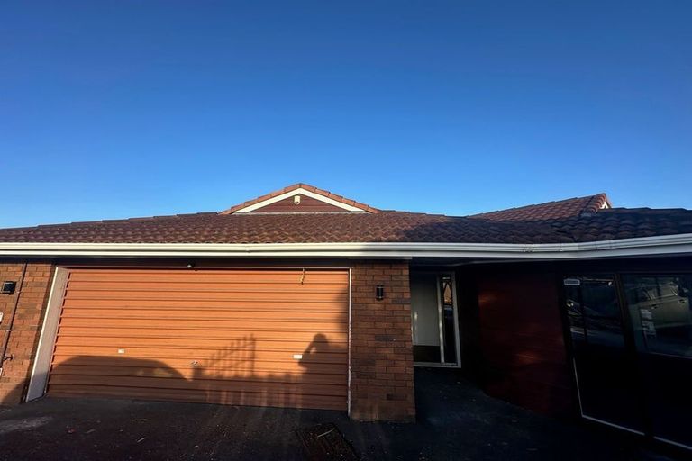 Photo of property in 155 Botany Road, Botany Downs, Auckland, 2010