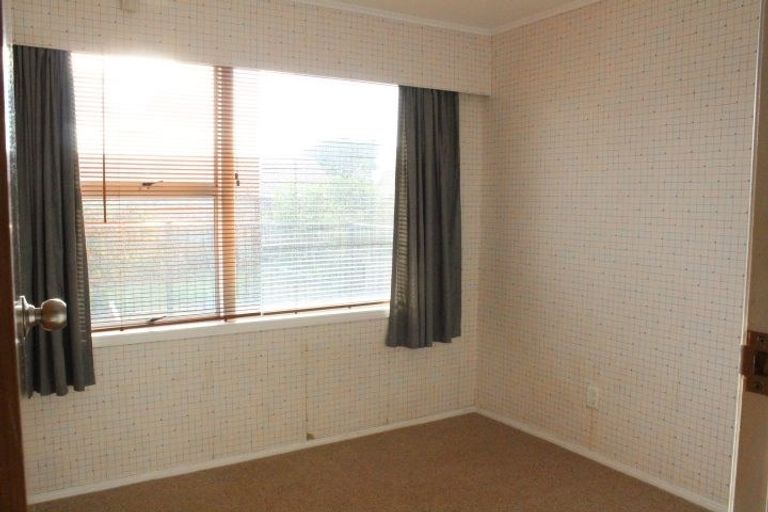 Photo of property in 17 Priestley Drive, Bucklands Beach, Auckland, 2014