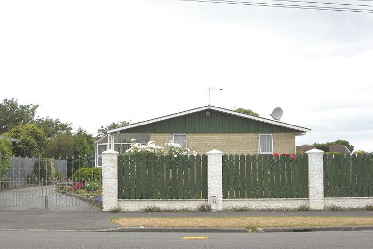 Photo of property in 19 Inwoods Road, Parklands, Christchurch, 8083