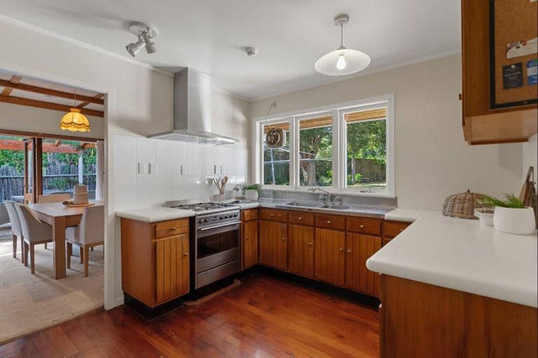 Photo of property in 1/42 Beresford Street, Bayswater, Auckland, 0622