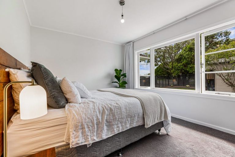 Photo of property in 51 Matipo Road, Te Atatu Peninsula, Auckland, 0610