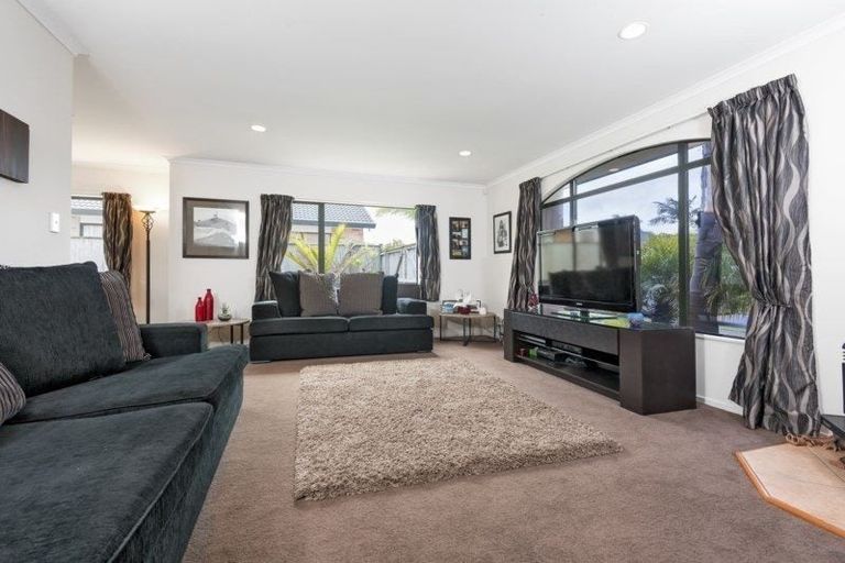 Photo of property in 6 Nad Place, East Tamaki Heights, Auckland, 2016