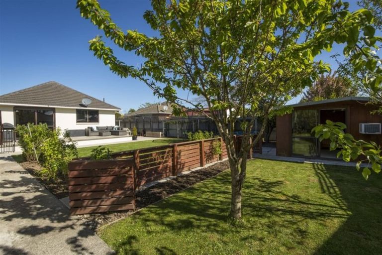 Photo of property in 37 Flower Street, Bryndwr, Christchurch, 8053