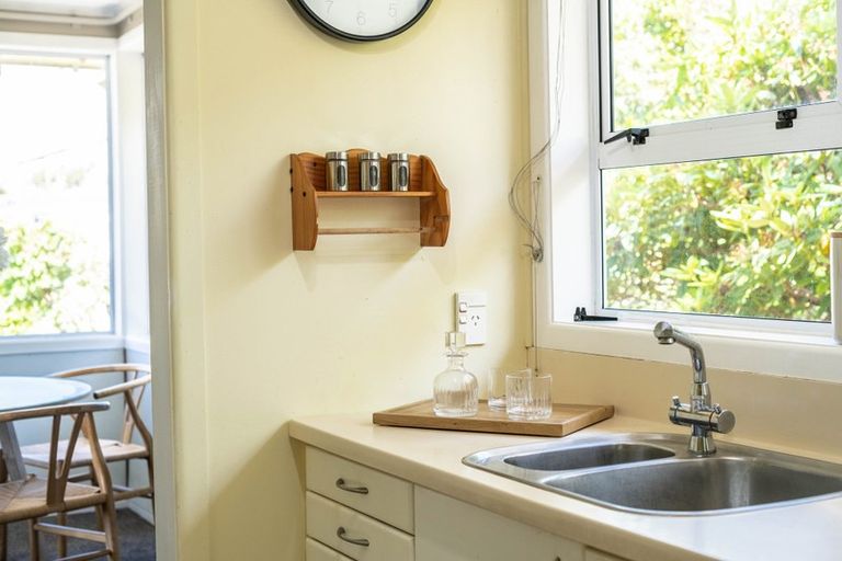 Photo of property in 8 Link Road, Newlands, Wellington, 6037