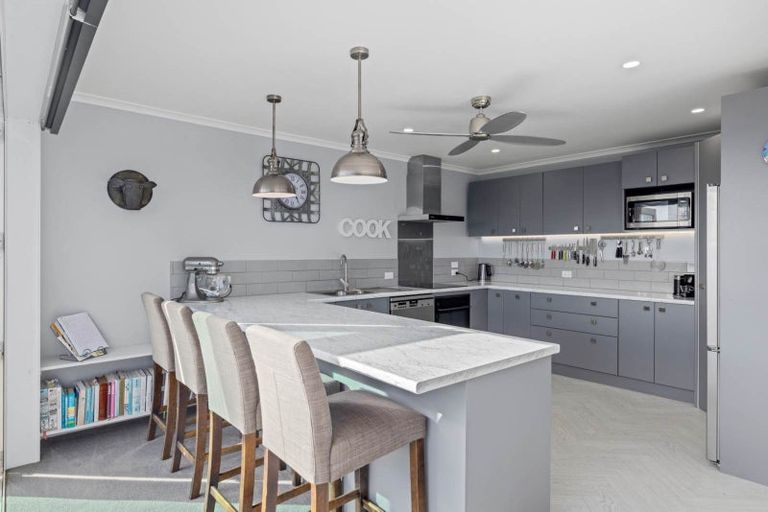 Photo of property in 2 Binnie Street, Paihia, 0200