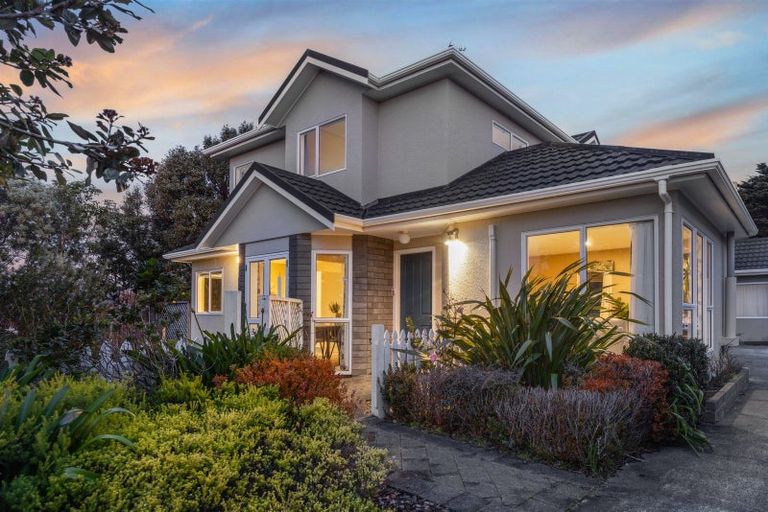 Photo of property in 13a Westridge, Camborne, Porirua, 5026