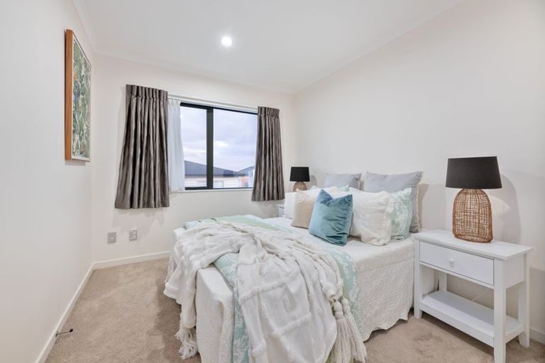 Photo of property in 2 Platinum Rise, Ranui, Auckland, 0612