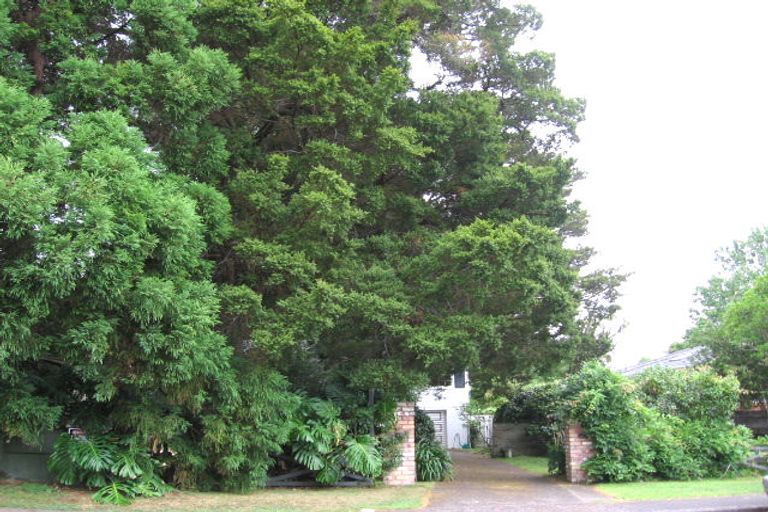 Photo of property in 16 Northgrove Avenue, Hillcrest, Auckland, 0627