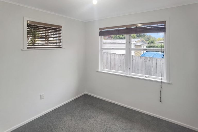 Photo of property in 31 Lowtherhurst Road, Massey, Auckland, 0614