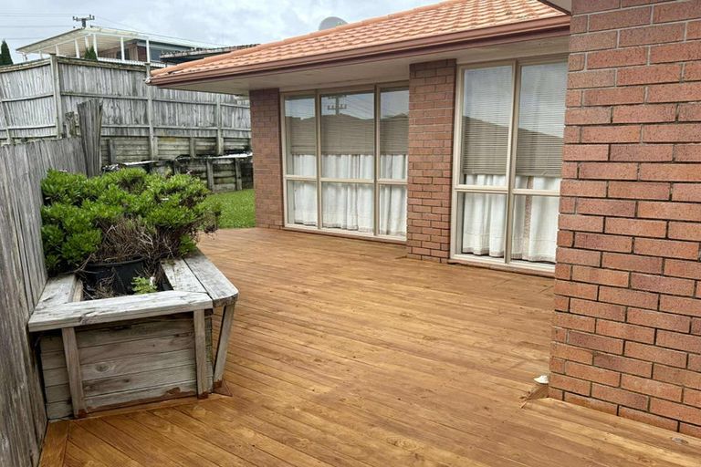 Photo of property in 13 Dovey Place, Massey, Auckland, 0614