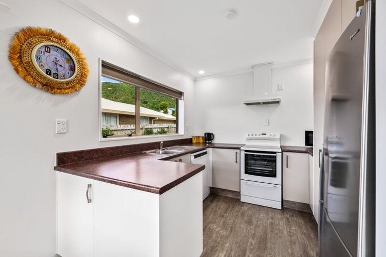 Photo of property in 67 Moana View Road, Waikawa, Picton, 7220
